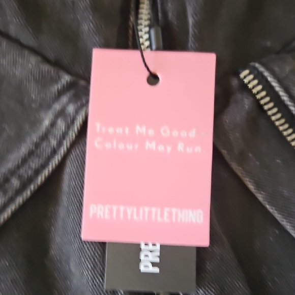 PrettyLittleThing Charcoal Cargo Shorts - Picture 4 of 6